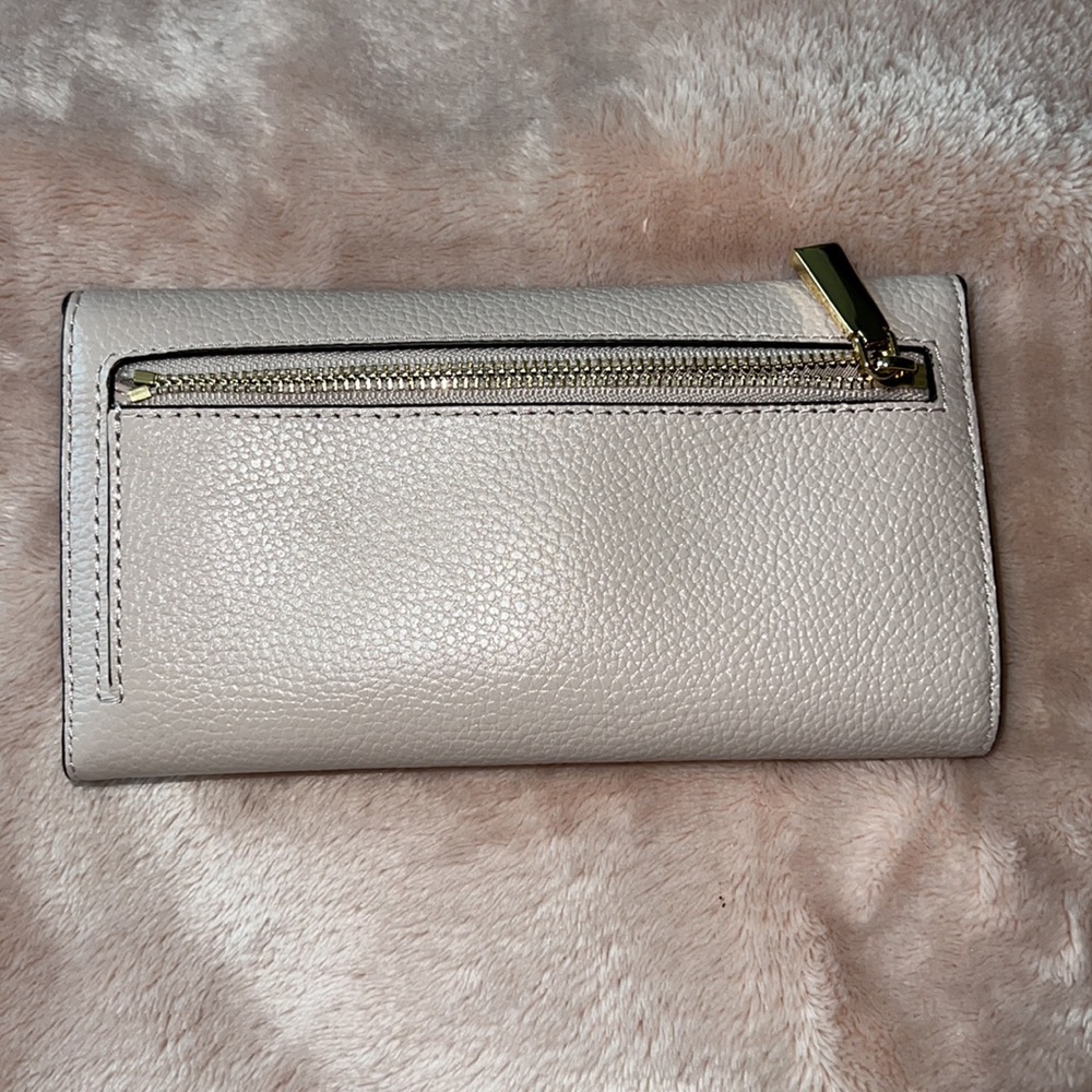 Michael Kors light pink trifold wallet - Picture 2 of 4